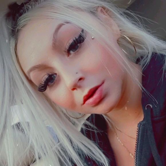 Meet your Posher, Brittany - Picture 1 of 2